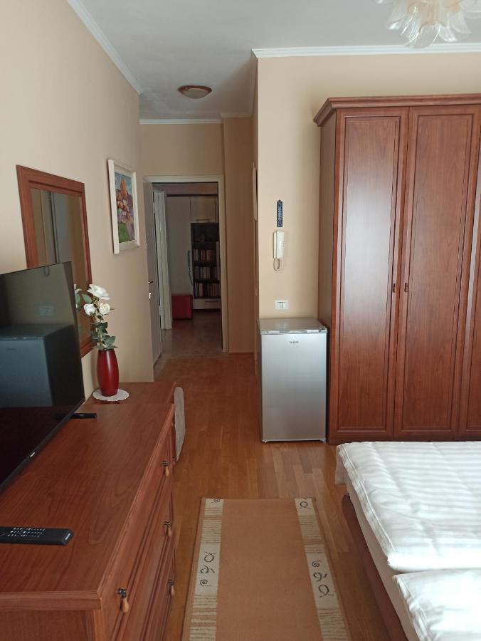 Home Sweet Rental Tirana Esterno foto